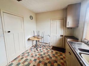 Kitchen Diner- click for photo gallery